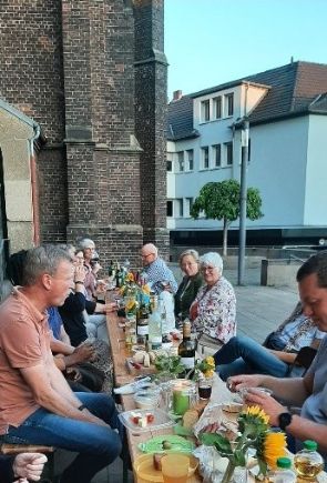 Nacht-Tisch2 (c) Peter und Paul