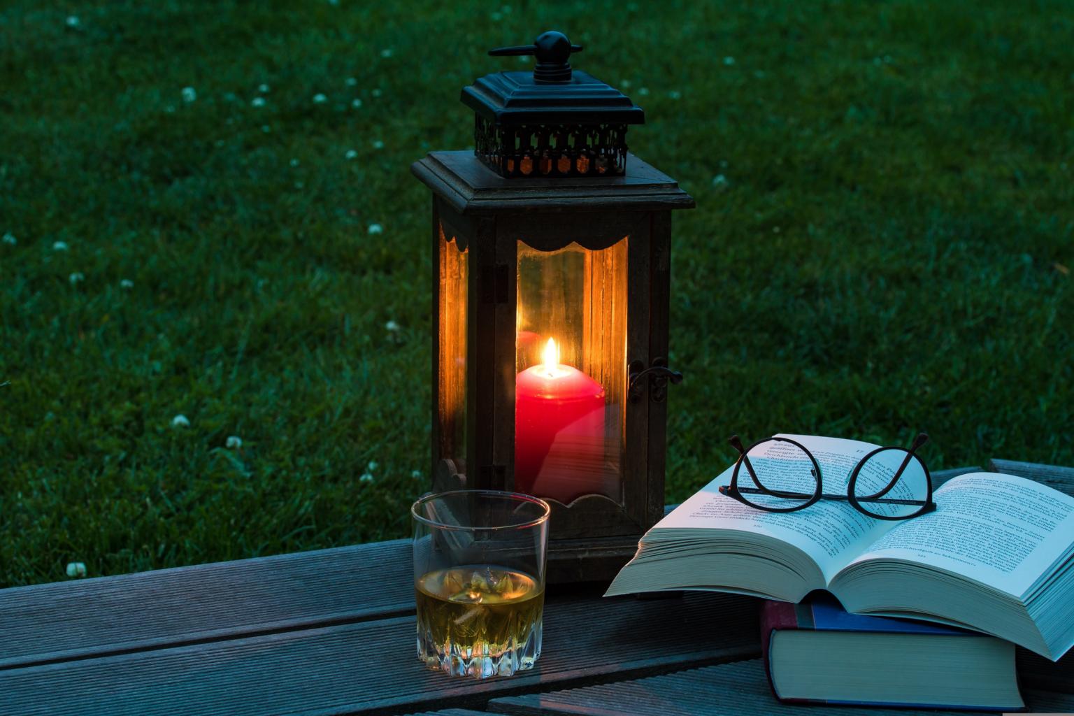 lantern-2369904_by_myriams-fotos_pixabay_pbs(1) (c) Myriams-Fotos / Pixabay.com - Lizenz In: Pfarrbriefservice.de
